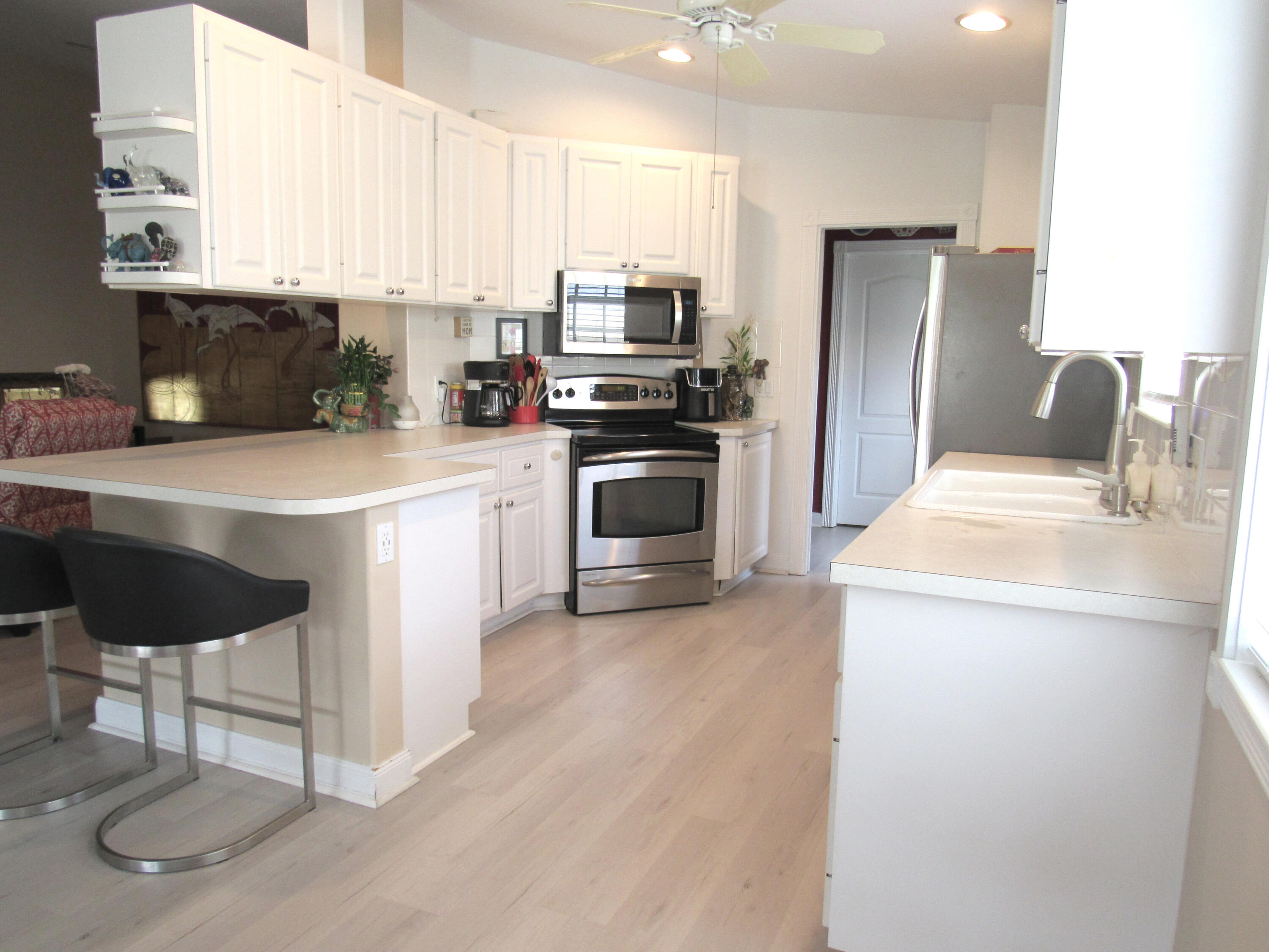 925 Magdalena Road Palm Beach Gardens, FL 33410 - Photo 4 of 31 kitchen