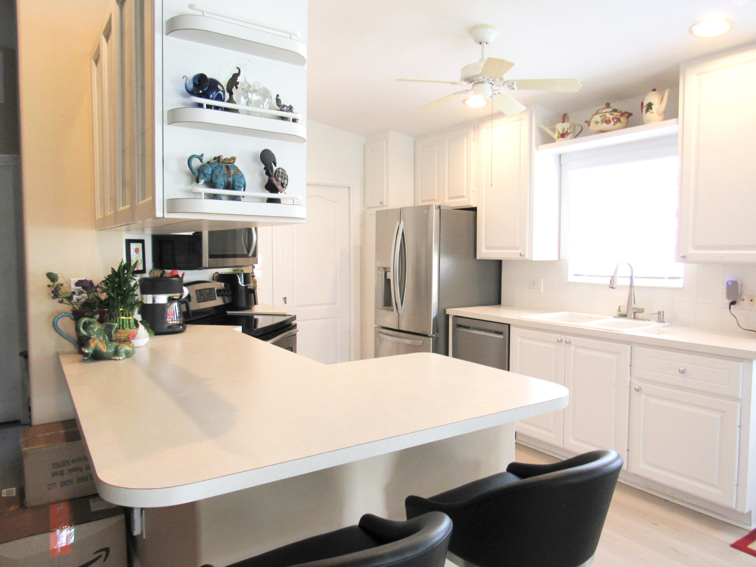 925 Magdalena Road Palm Beach Gardens, FL 33410 - Photo 5 of 31 kitchen