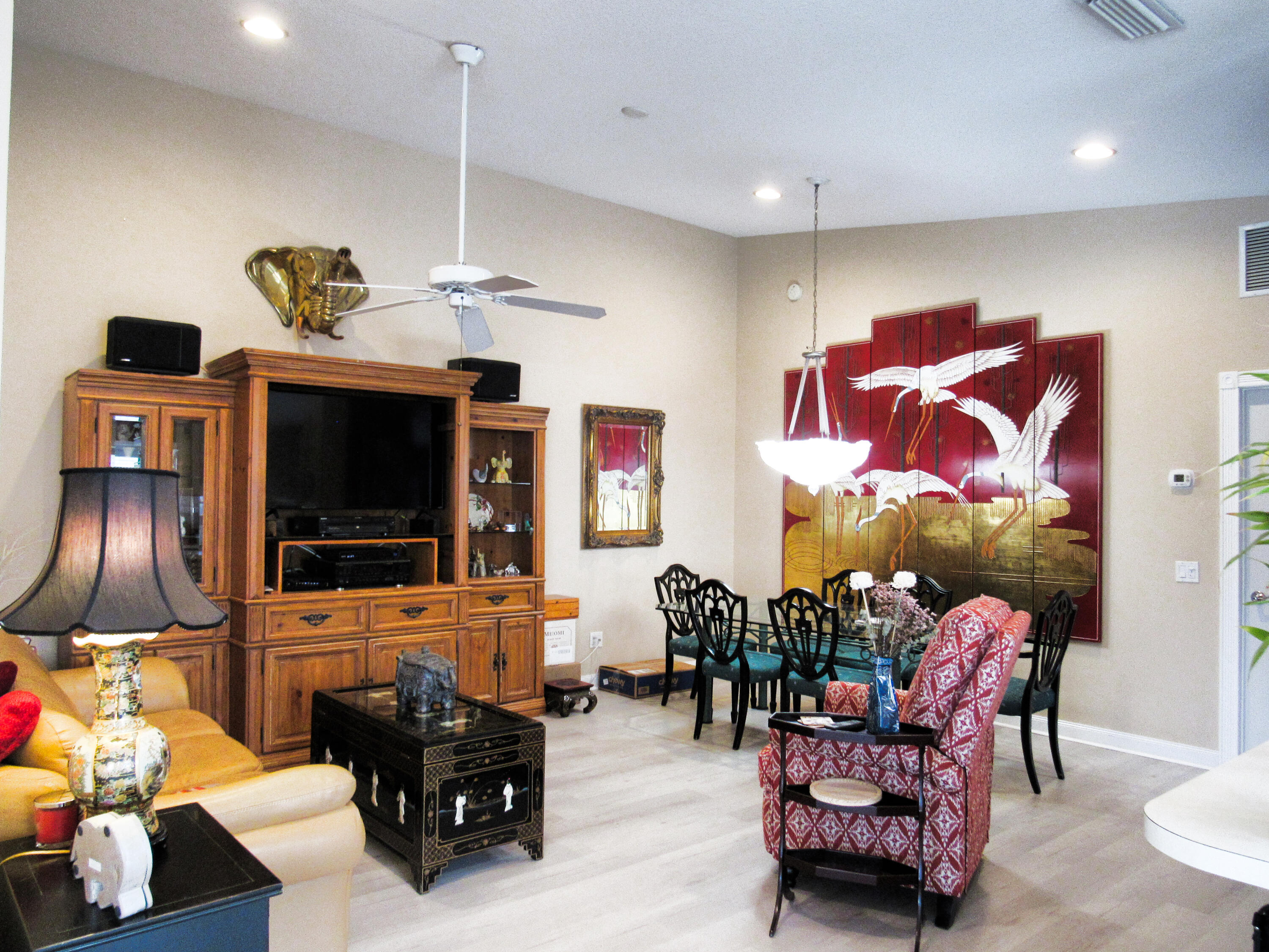 925 Magdalena Road Palm Beach Gardens, FL 33410 - Photo 6 of 31 Living room view 1