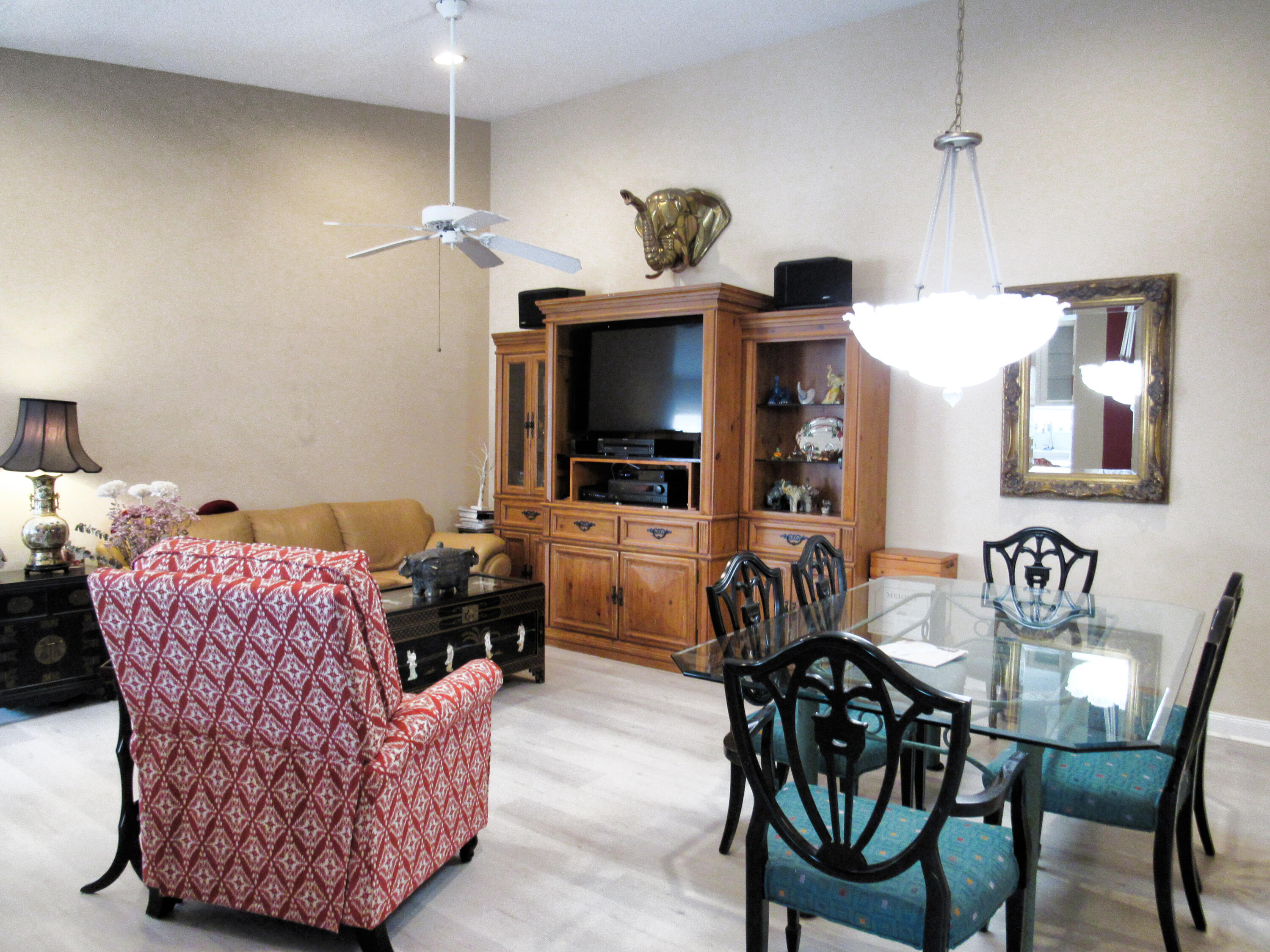 925 Magdalena Road Palm Beach Gardens, FL 33410 - Photo 7 of 31 Living room