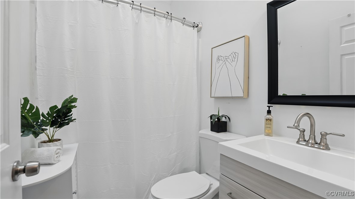 6907 Cornelia Road Henrico, VA 23228 - Photo 33 of 40 Main Bathroom