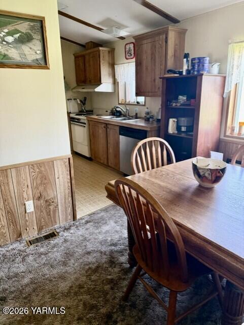3501 Desmarais Road Moxee, WA 98936 - Photo 13 of 24 3501 Desmarais Rd dinningkitchen