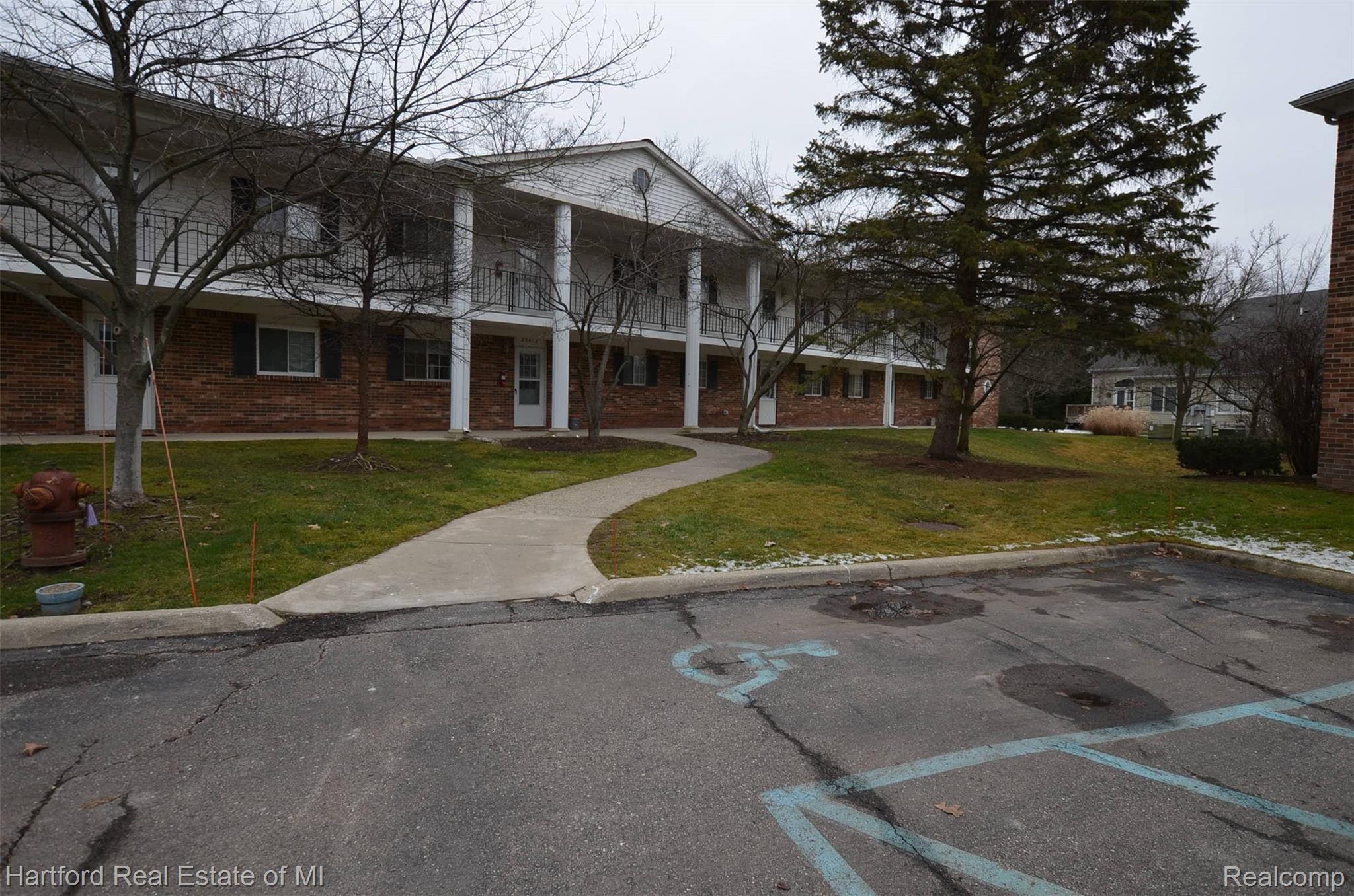 23428 Middlebelt Road, Unit 13 Farmington, MI 48336 - Photo 1 of 14 DSC_0996.JPG