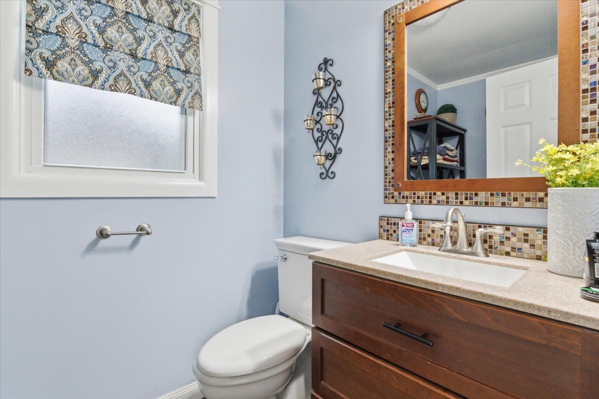 2105 Sprucewood Lane Lindenhurst, IL 60046 - Photo 18 of 37 a bathroom with a toilet sink and mirror
