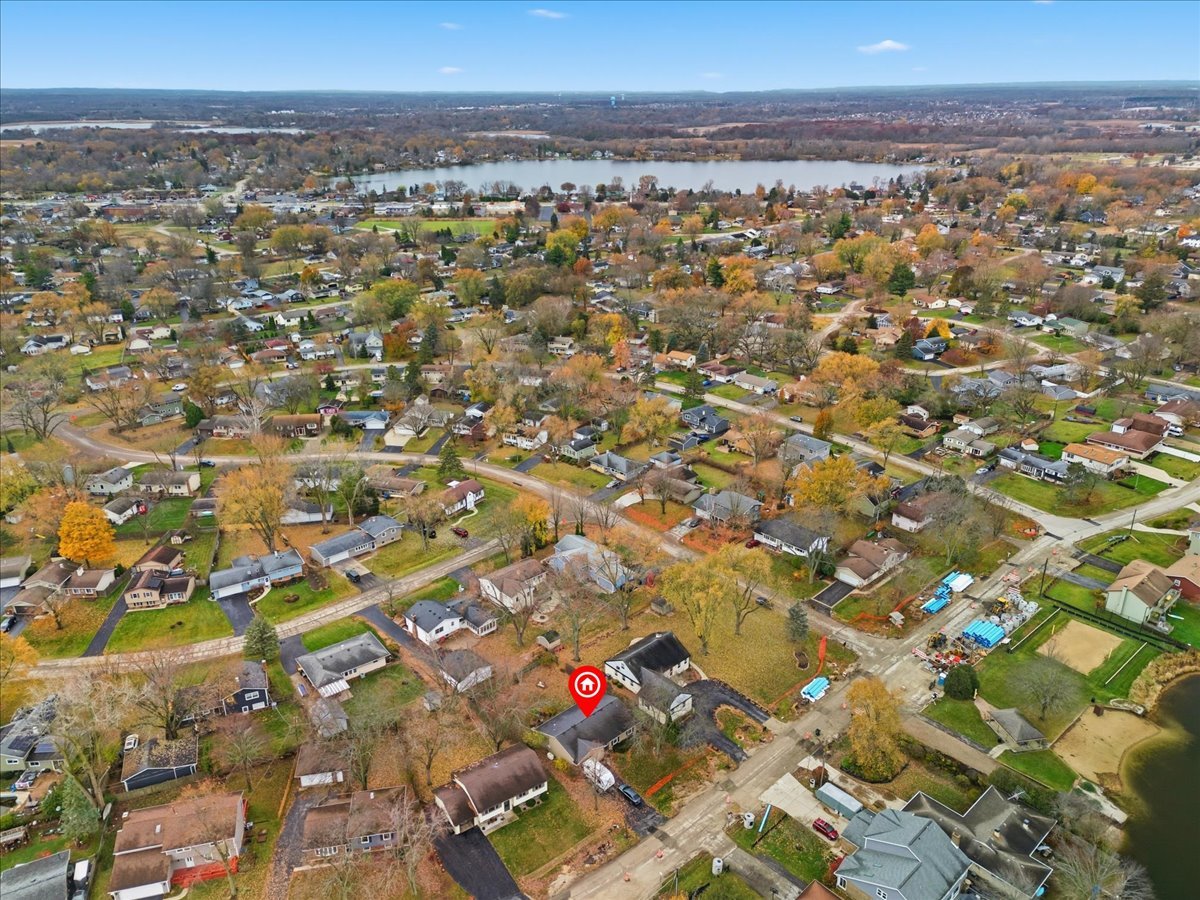 2105 Sprucewood Lane Lindenhurst, IL 60046 - Photo 33 of 37 an aerial view of multiple house