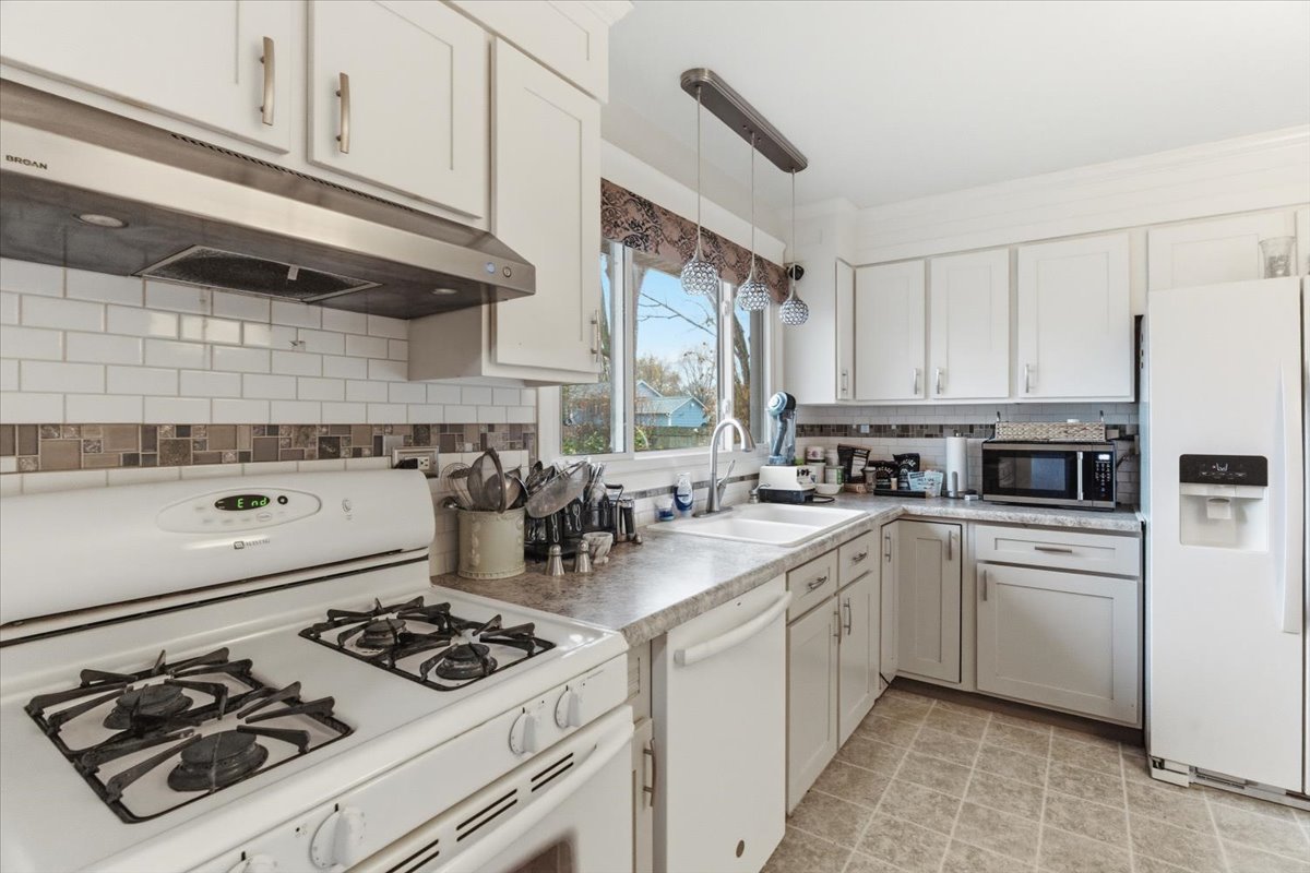 2105 Sprucewood Lane Lindenhurst, IL 60046 - Photo 9 of 37 a kitchen with appliances a sink and cabinets