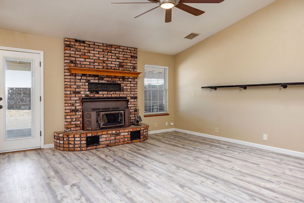 1221 Alysa Court Ridgecrest, CA 93555 - Photo 4 of 44