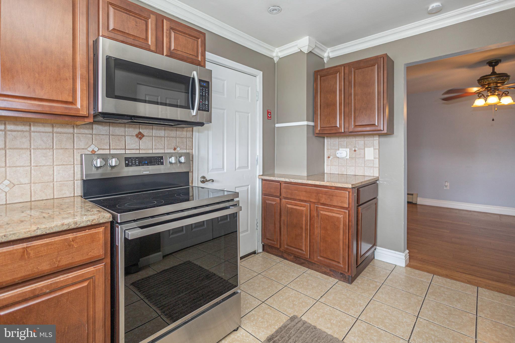 11 High Road Levittown, PA 19056 - Photo 7 of 40