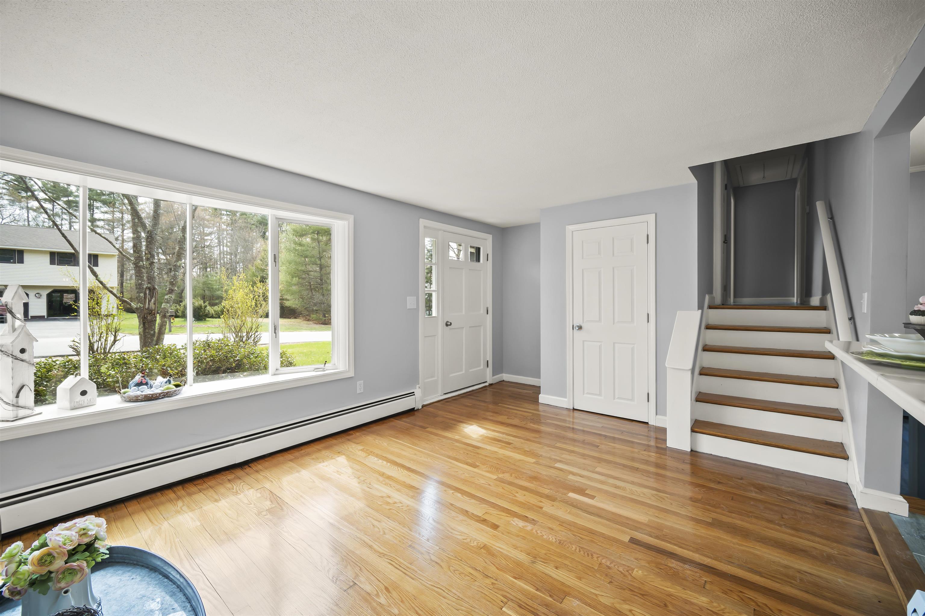 24 Balcom Road Pelham, NH 03076 - Photo 5 of 33