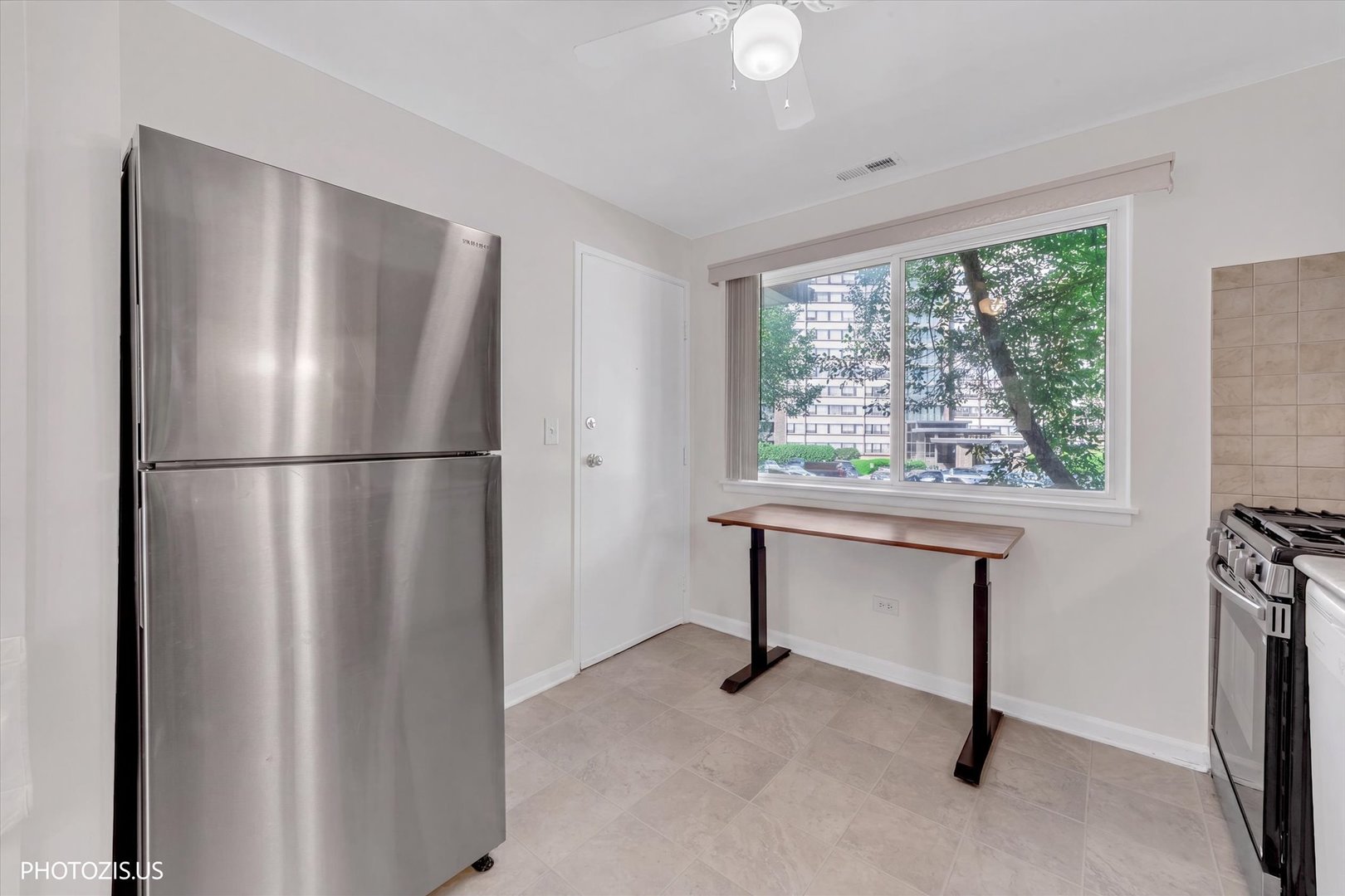 8559 West Rascher Avenue, Unit 2N Chicago, IL 60656 - Photo 8 of 32