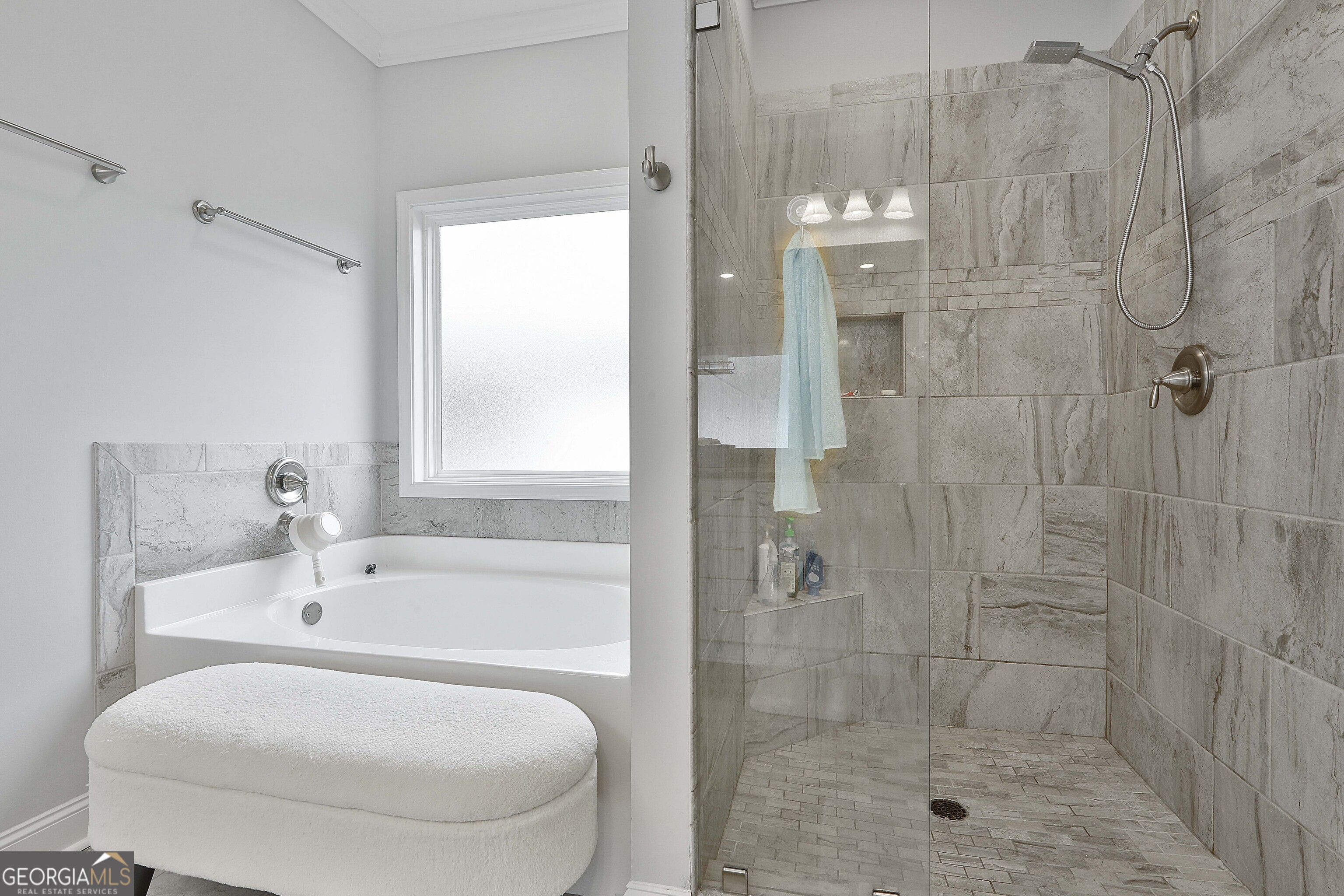 405 Lakeview Way LaGrange, GA 30241 - Photo 22 of 54 a bathroom with a bathtub and shower