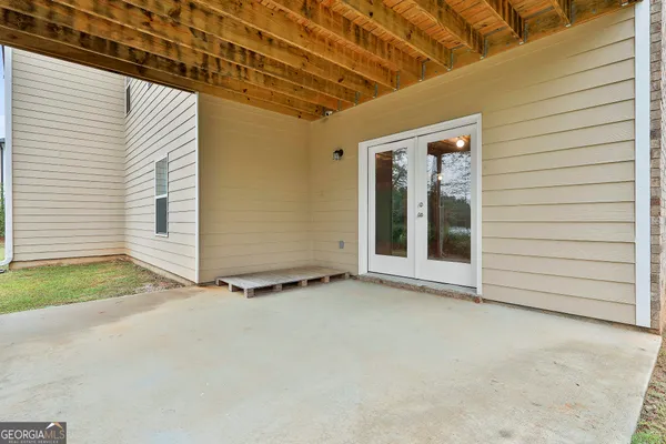 a view of yard with tree
