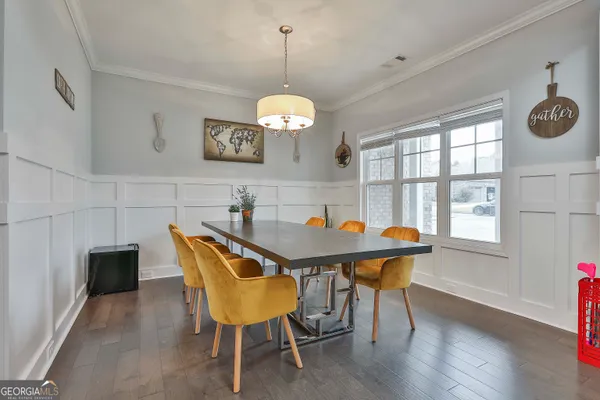 a view of kitchen and dining area with furniture