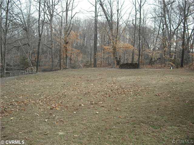 12867 West River Road Aylett, VA 23009 - Photo 17 of 19 Exterior Front - Back yard