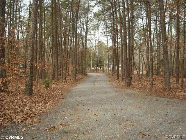 12867 West River Road Aylett, VA 23009 - Photo 19 of 19 Exterior Front - Private driveway