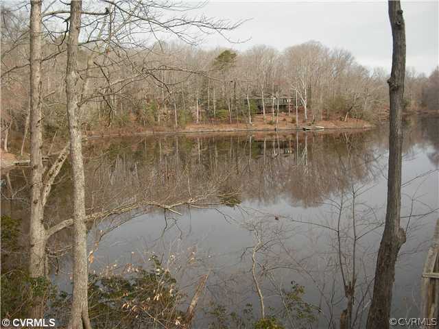 12867 West River Road Aylett, VA 23009 - Photo 3 of 19 Exterior Front - Great Fishing and the view!