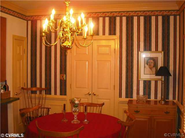 12867 West River Road Aylett, VA 23009 - Photo 8 of 19 Exterior Front - Dining Room area