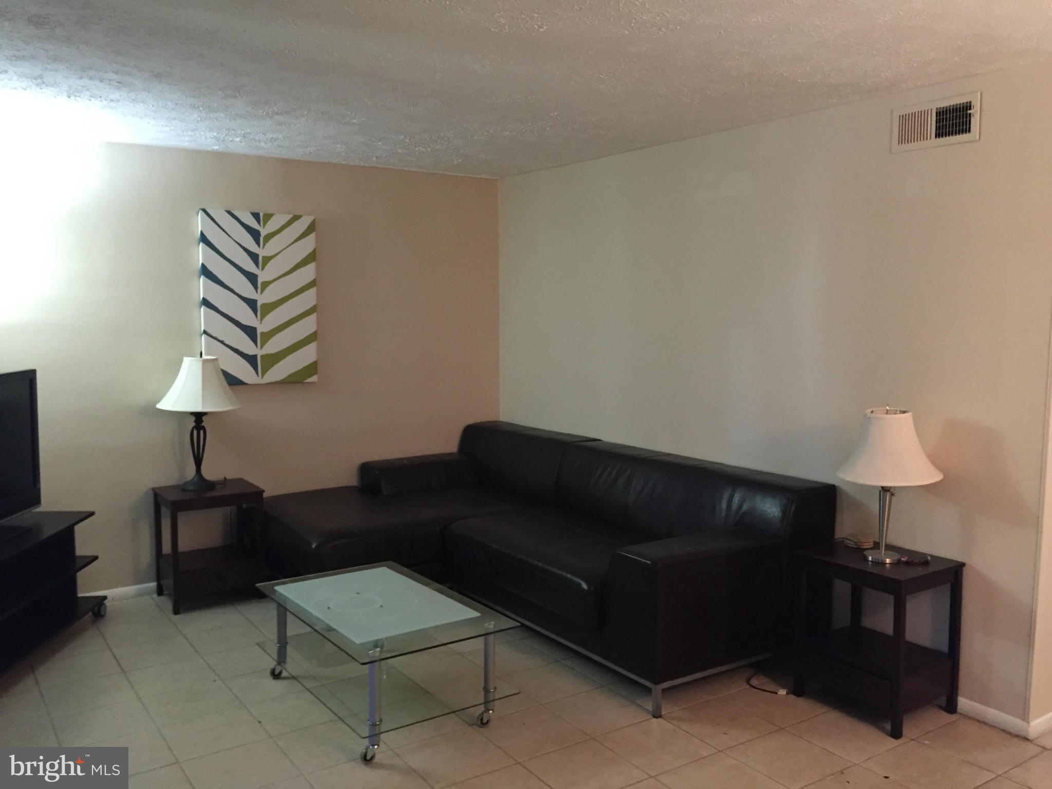 7909 Wynbrook Road Baltimore, MD 21224 - Photo 15 of 24 Living Room