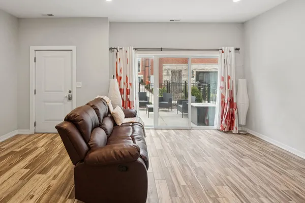 $600,000 | 2237 West Coulter Street, Unit 4, Chicago, IL 60608