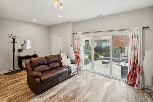 $600,000 | 2237 West Coulter Street, Unit 4, Chicago, IL 60608