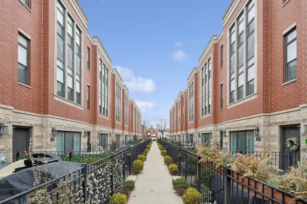 $600,000 | 2237 West Coulter Street, Unit 4, Chicago, IL 60608