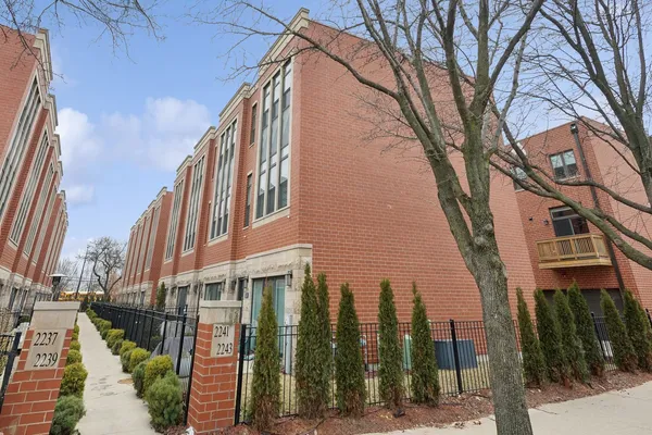 $600,000 | 2237 West Coulter Street, Unit 4, Chicago, IL 60608