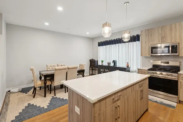 $600,000 | 2237 West Coulter Street, Unit 4, Chicago, IL 60608