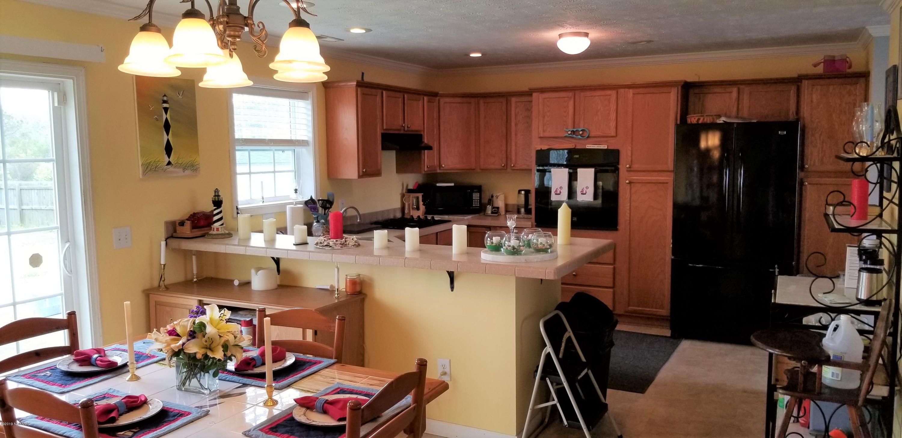 133 Piver Road Beaufort, NC 28516 - Photo 3 of 14 Kitchen