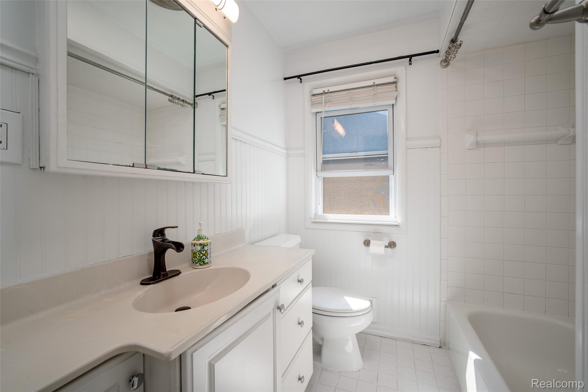 2731 Crooks Road Royal Oak, MI 48073 - Photo 17 of 33 17.jpg