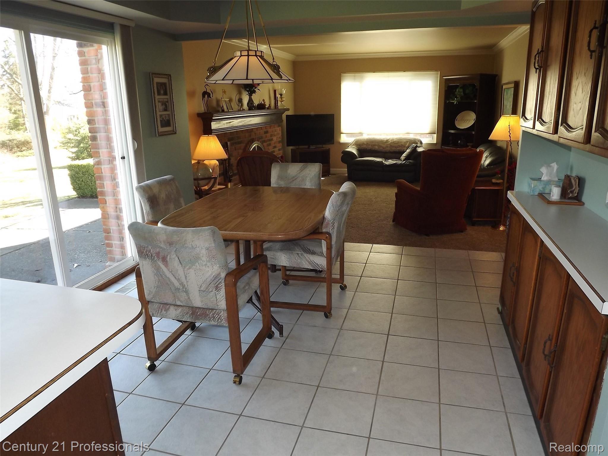 809 Hampton Circle Rochester, MI 48307 - Photo 7 of 22 Breakfast Nook