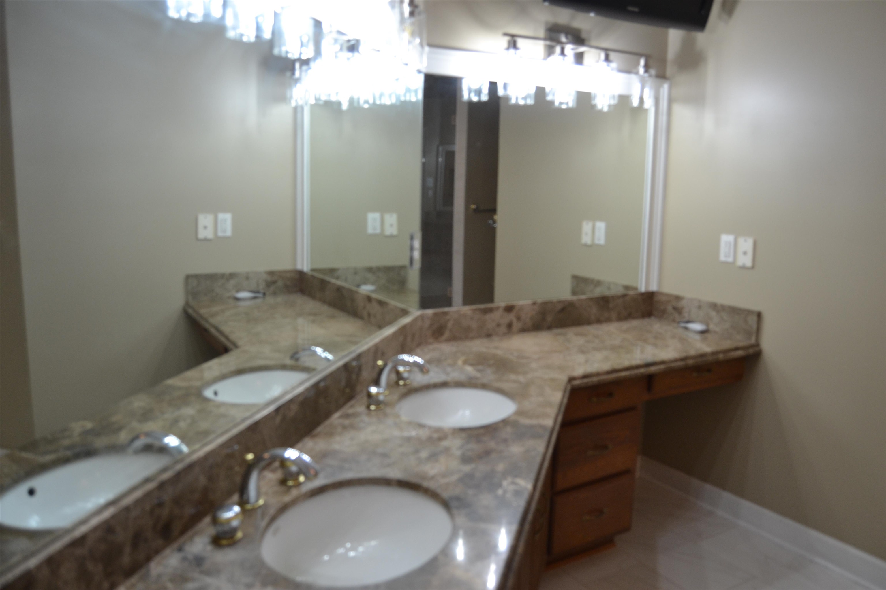 470 Walnut Point Cove Memphis, TN 38018 - Photo 36 of 37 Bathroom featuring double vanity and light tile patterned floors