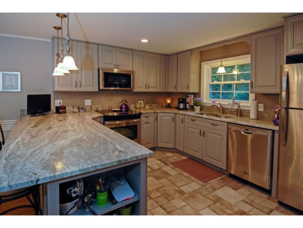 68 Piscataqua Road Dover, NH 03820 - Photo 2 of 31