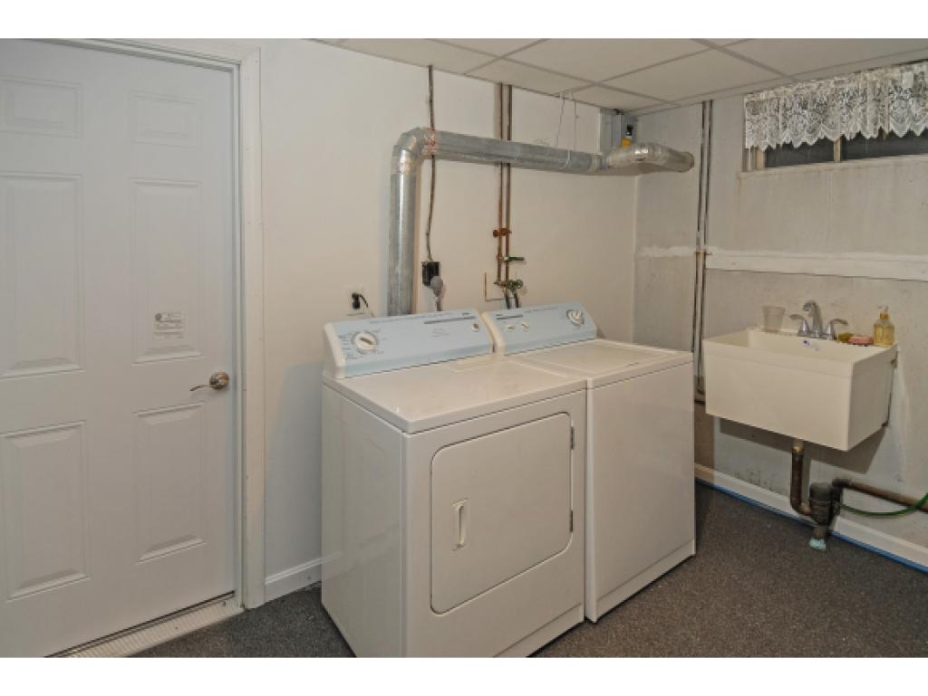 68 Piscataqua Road Dover, NH 03820 - Photo 15 of 31