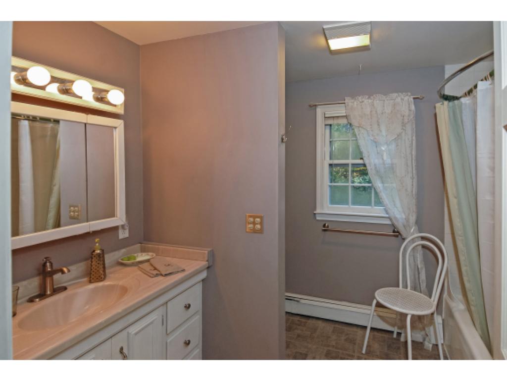 68 Piscataqua Road Dover, NH 03820 - Photo 8 of 31