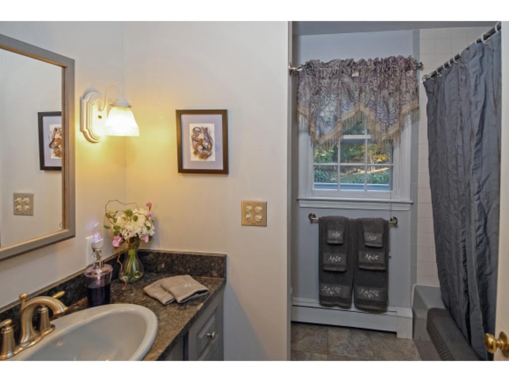 68 Piscataqua Road Dover, NH 03820 - Photo 10 of 31