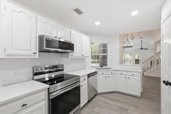 $3,000 | 381 Arbor Lane, Euless, TX 76039