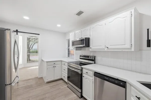 $3,000 | 381 Arbor Lane, Euless, TX 76039