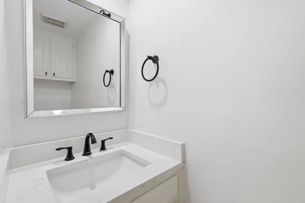 $3,000 | 381 Arbor Lane, Euless, TX 76039