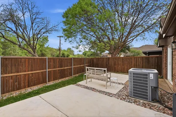 $3,000 | 381 Arbor Lane, Euless, TX 76039
