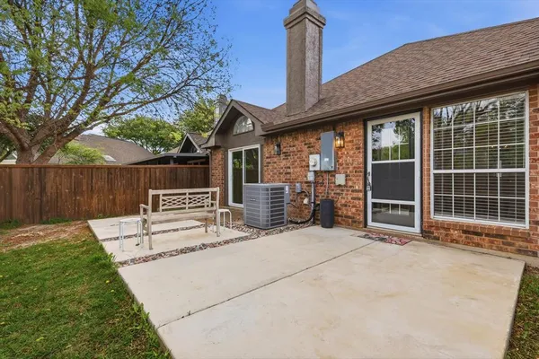 $3,000 | 381 Arbor Lane, Euless, TX 76039