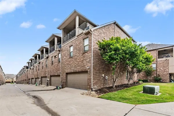$3,200 | 4205 Riverview Drive, Carrollton, TX 75010
