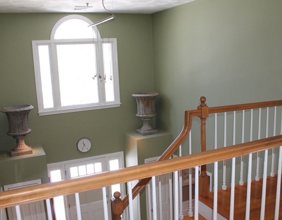9 Crestview Road Bedford, MA 01730 - Photo 12 of 25 Gallery Image 12