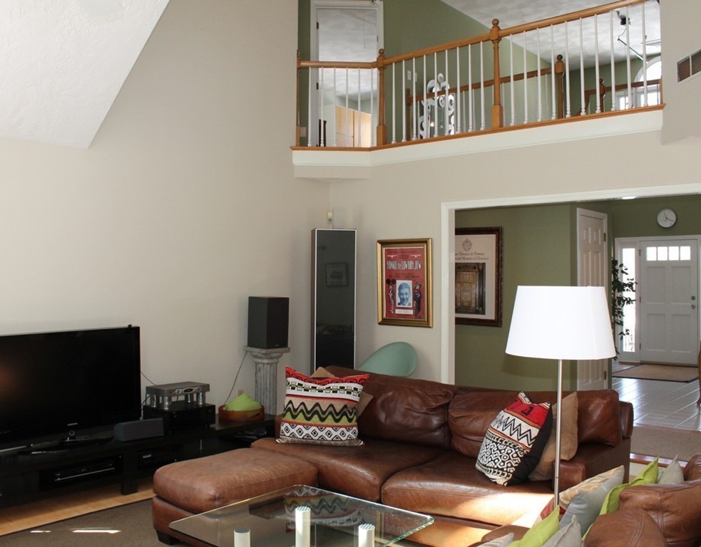 9 Crestview Road Bedford, MA 01730 - Photo 8 of 25 Gallery Image 8