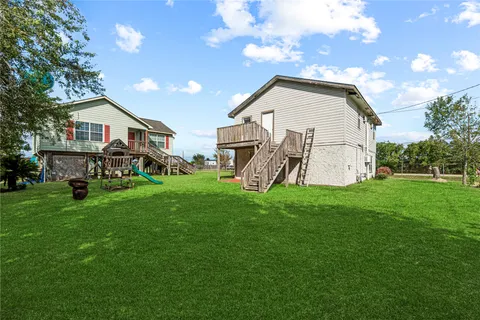 a view of backyard with garden