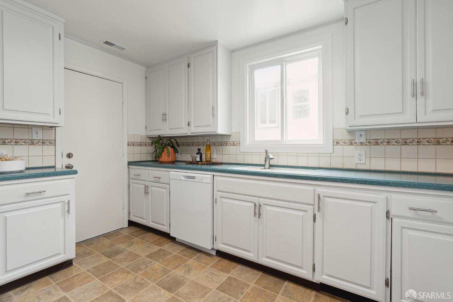 512 Macarthur Drive Daly City, CA 94015 - Photo 13 of 53