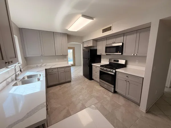 $1,895 | 7611 West Cinnabar Avenue, Peoria, AZ 85345