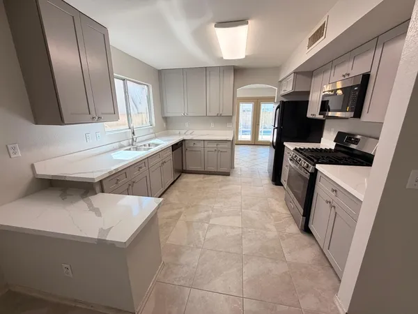 $1,895 | 7611 West Cinnabar Avenue, Peoria, AZ 85345