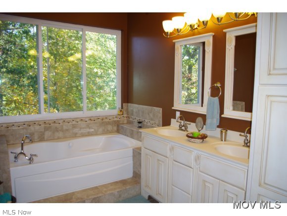 2075 Congress Road Belpre, OH 45714 - Photo 9 of 15 Master Bath