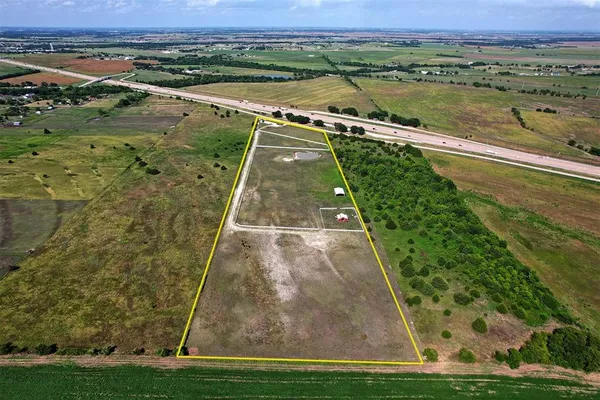 a view of an outdoor space and a yard