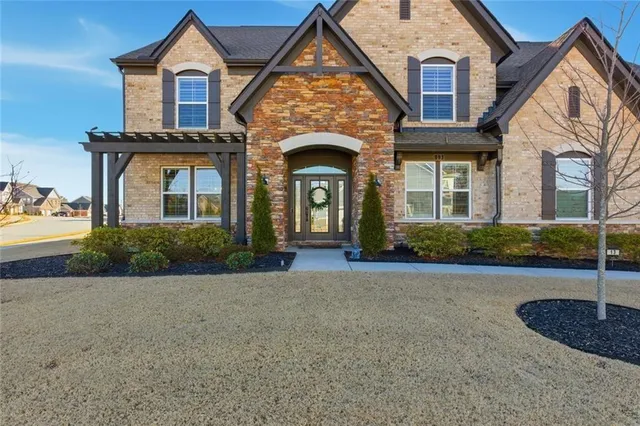 $885,000 | 13 Clearwater Court, Hoschton, GA 30548